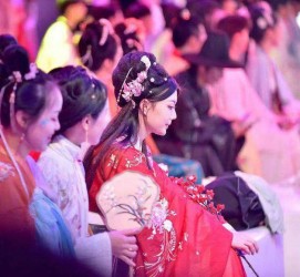 安岳汉服模特兼职(想做汉服模特去哪里找)