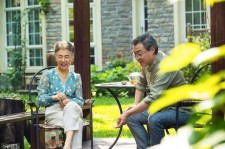 安岳坦言带老伴游遍中国(我和老伴去旅游)