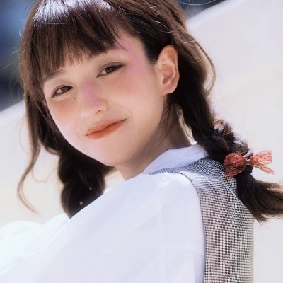 安岳伴游女生郑晓晴的资料