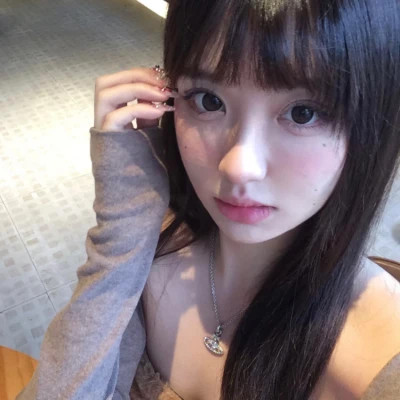 安岳伴游女生车简丽的资料