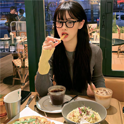 安岳伴游女生娄婷的资料