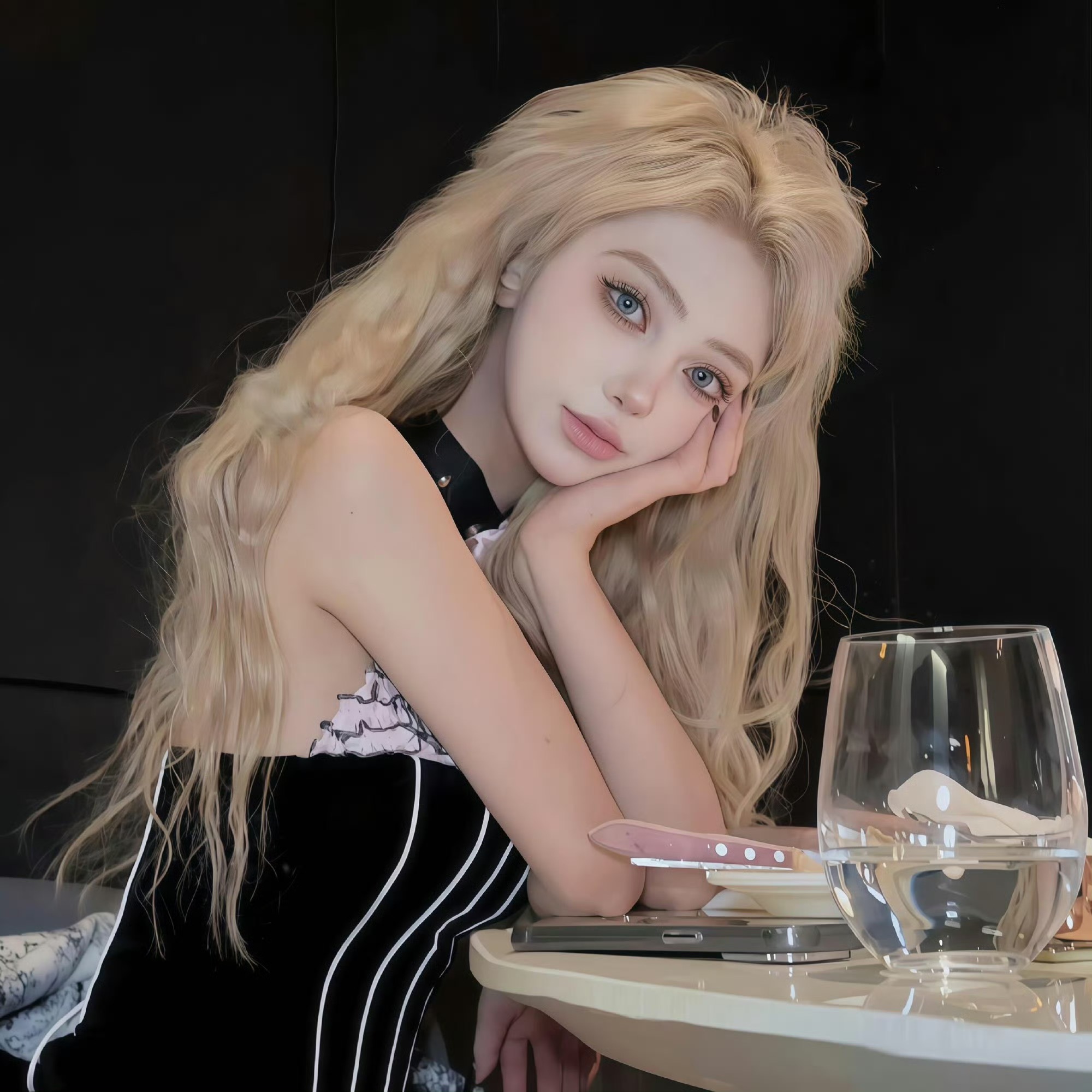 安岳伴游女生晨露的资料